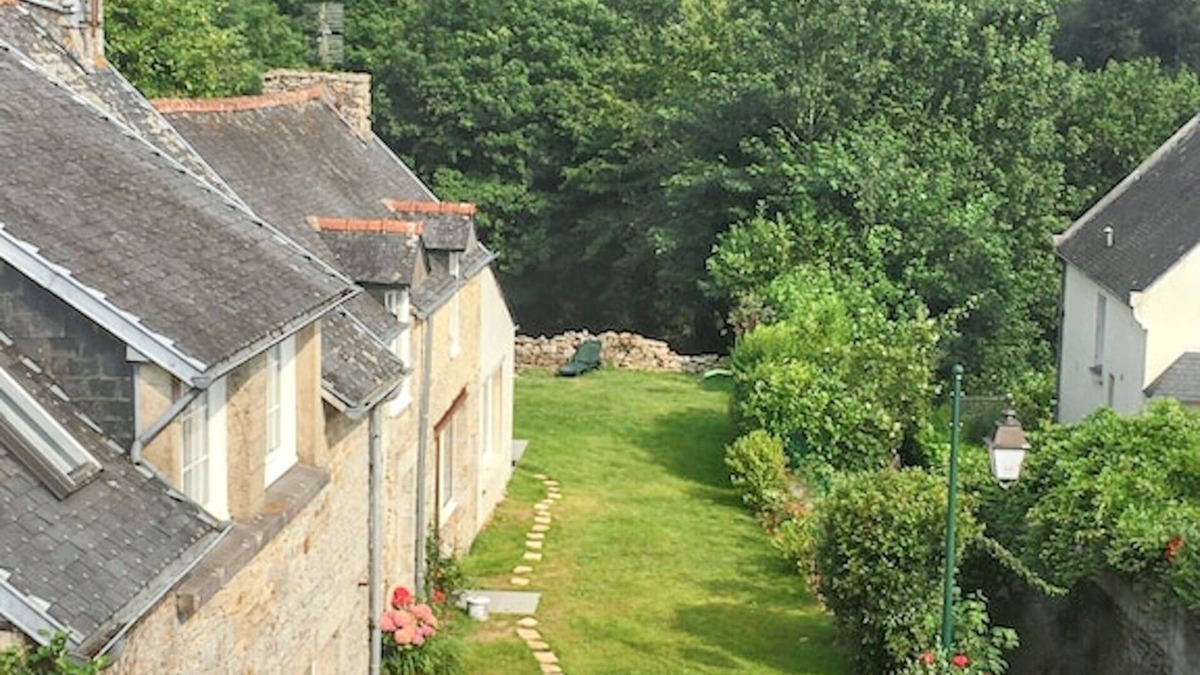Huelgoat House | Homerez - Charming House in Huelgoat with Terrace and Garden
