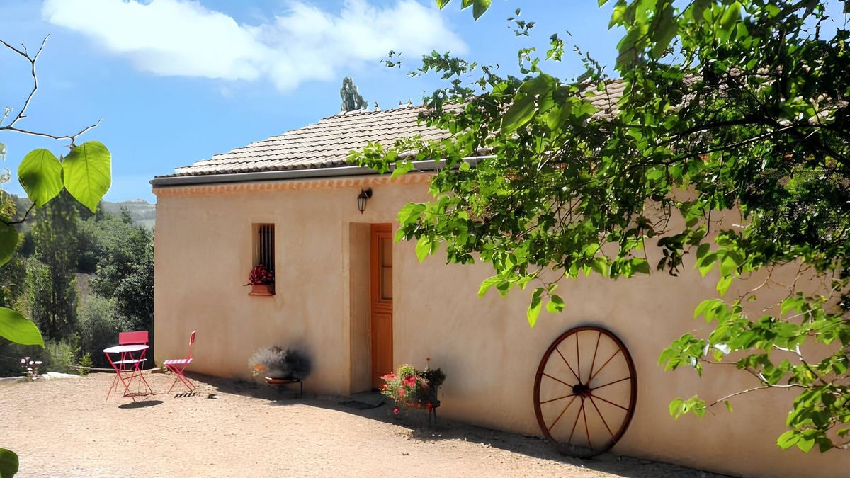 Molieres House | Homerez - Charming House in Molières with Lake View