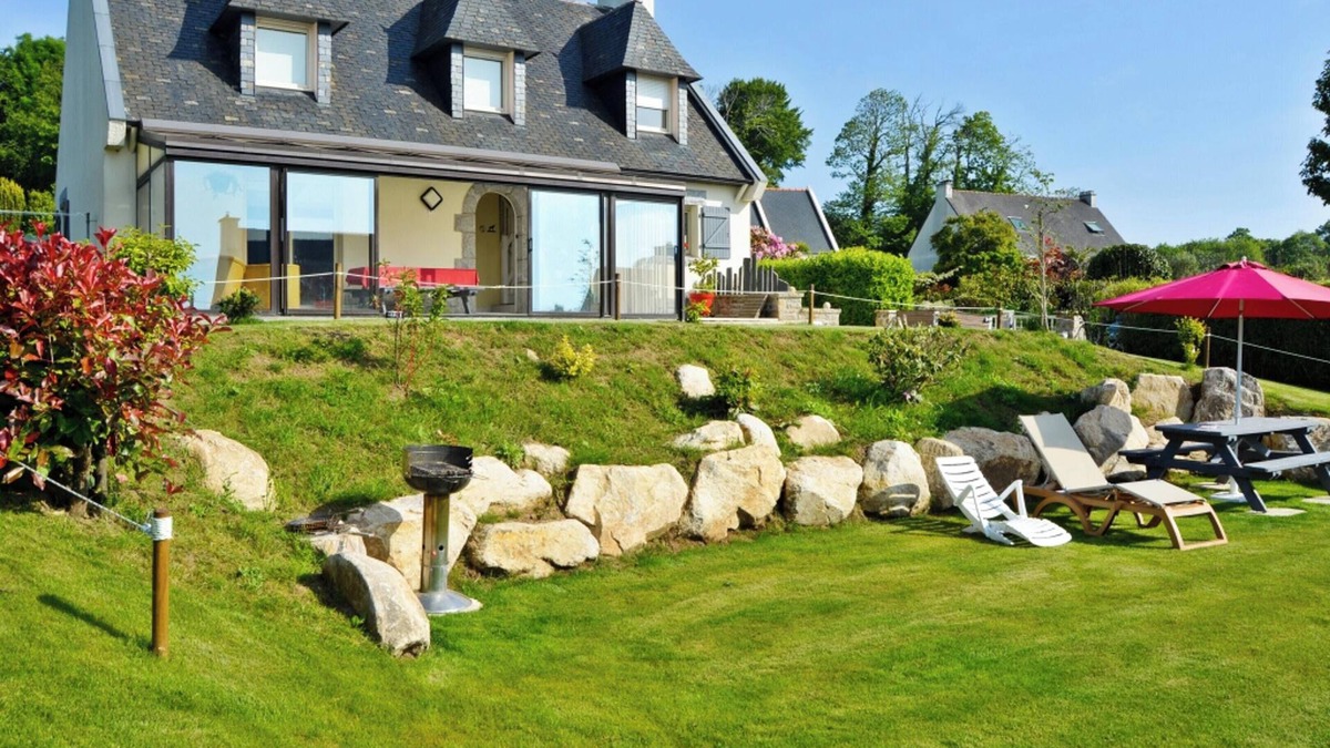 Plomelin Apartment | Homerez - Charming House in Plomelin with Garden