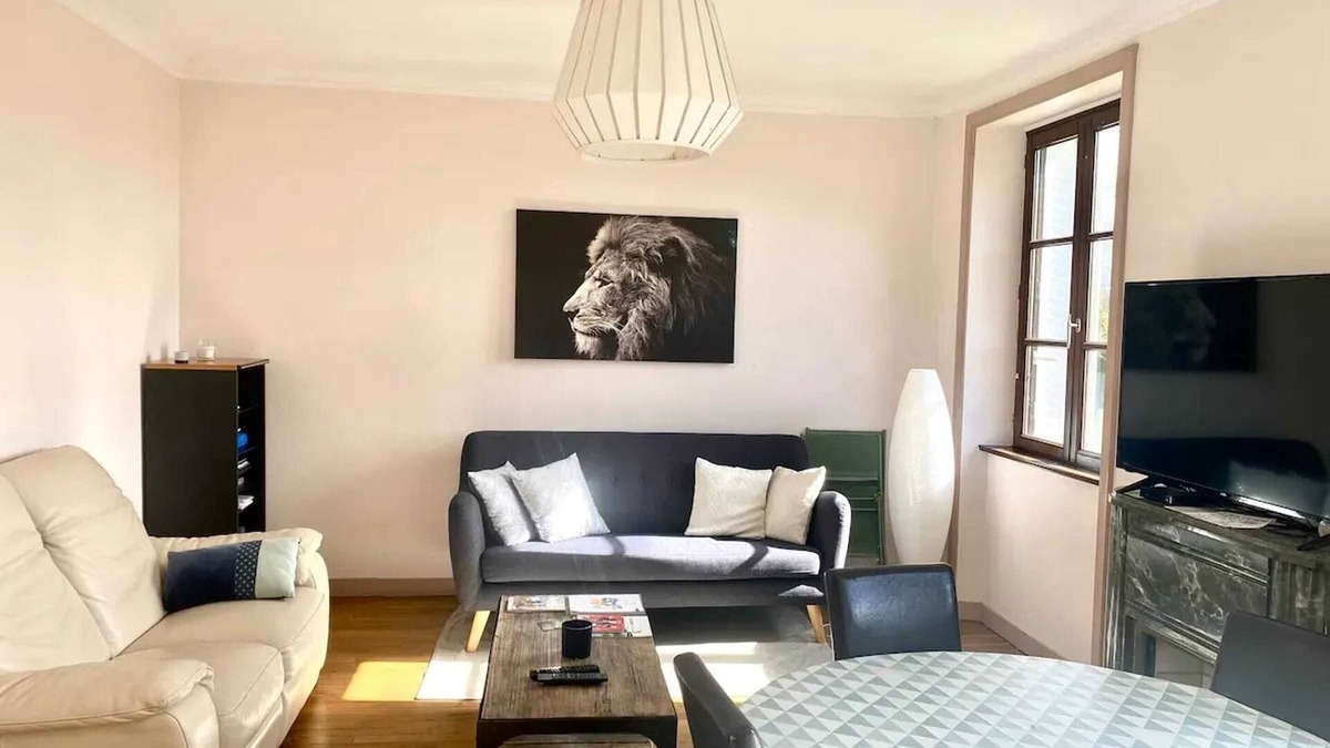 Quebriac House | Homerez - Charming House in Québriac with Enclosed Garden