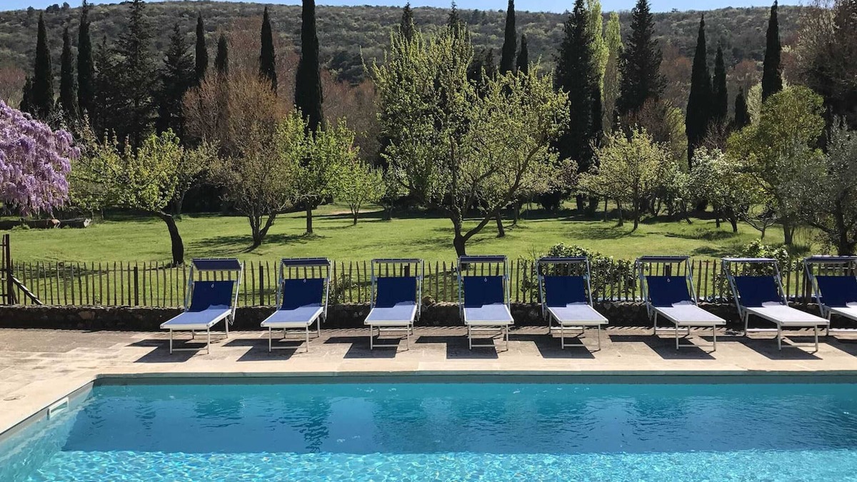 Valaurie House | Homerez - Charming house in Valaurie with shared pool.