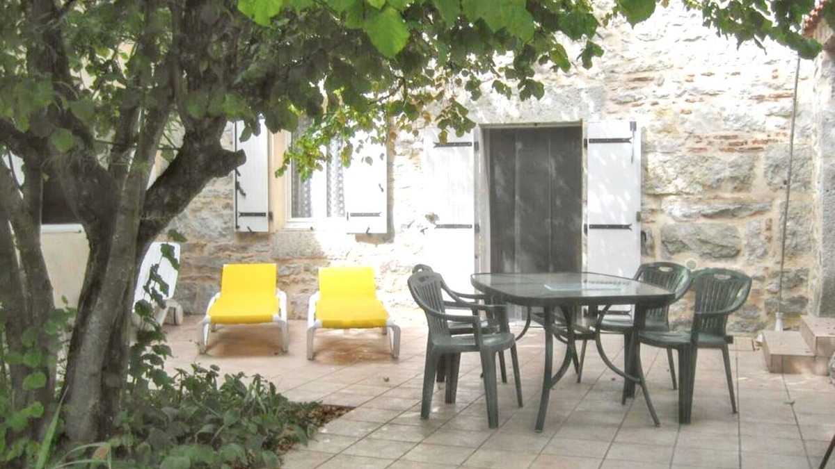 Cajarc House | Homerez - Charming House in Cajarc with Garden