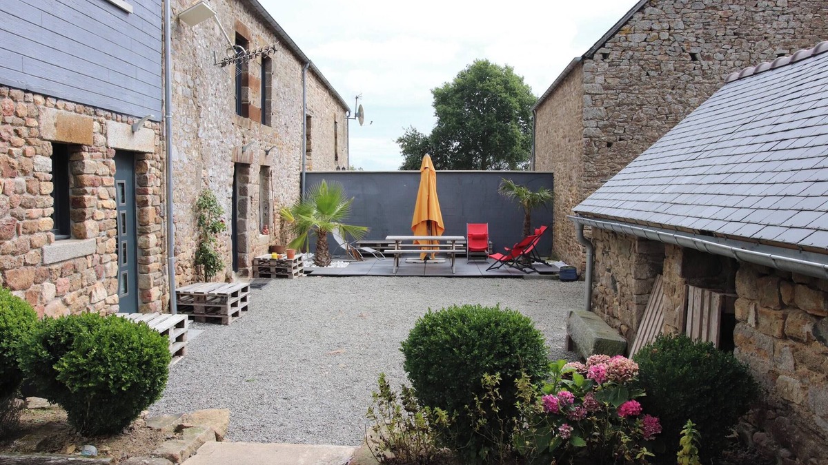 Sains House | Homerez - Charming house near Sains with spa and enclosed garden