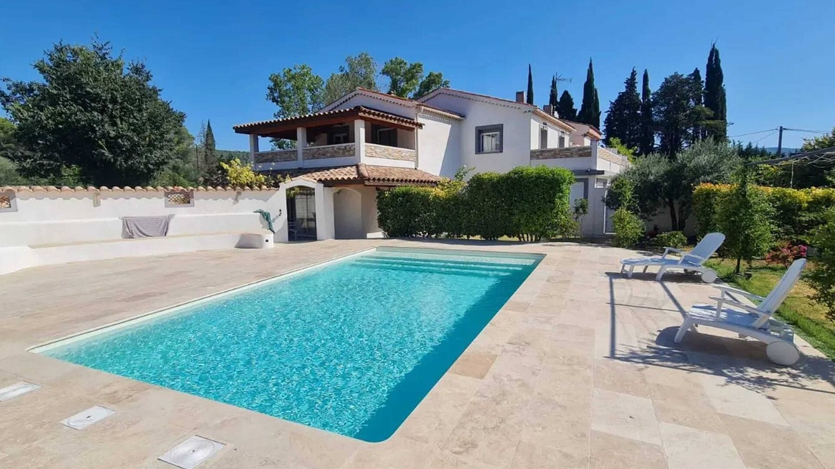 Villecroze Villa | Homerez - Charming Villa in Villecroze with Private Pool