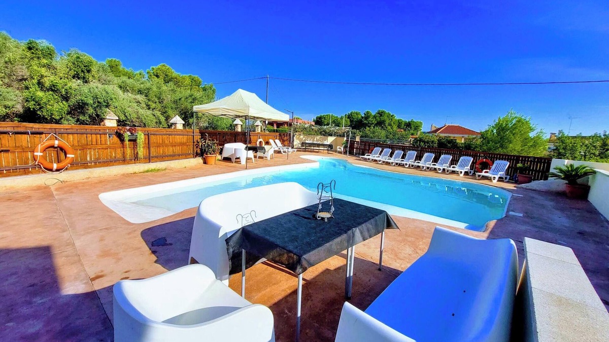 Godelleta Villa | Homerez - Charming Villa in Godelleta with Private Pool