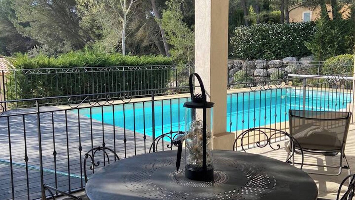 Pont Royal Villa | Homerez - Charming Villa in Mallemort with Pool
