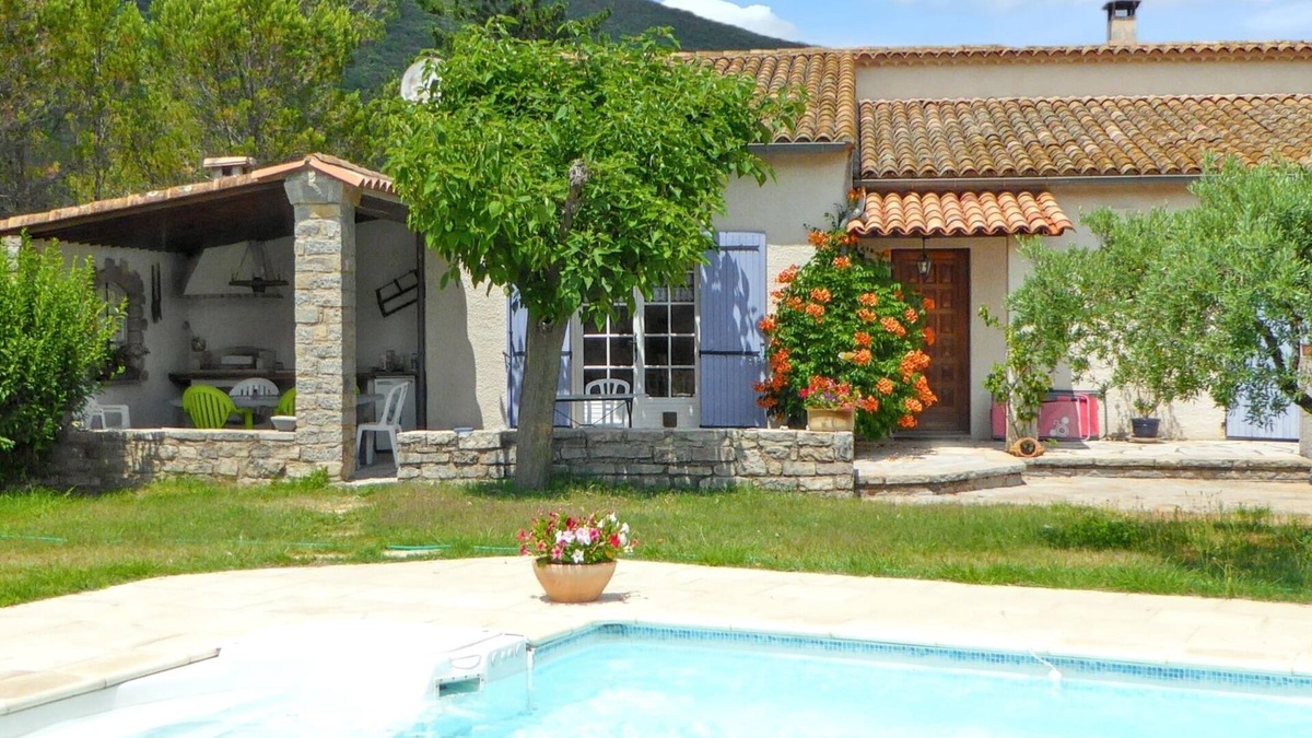 Pompignan Villa | Homerez - Charming Villa in Pompignan with Pool and Garden