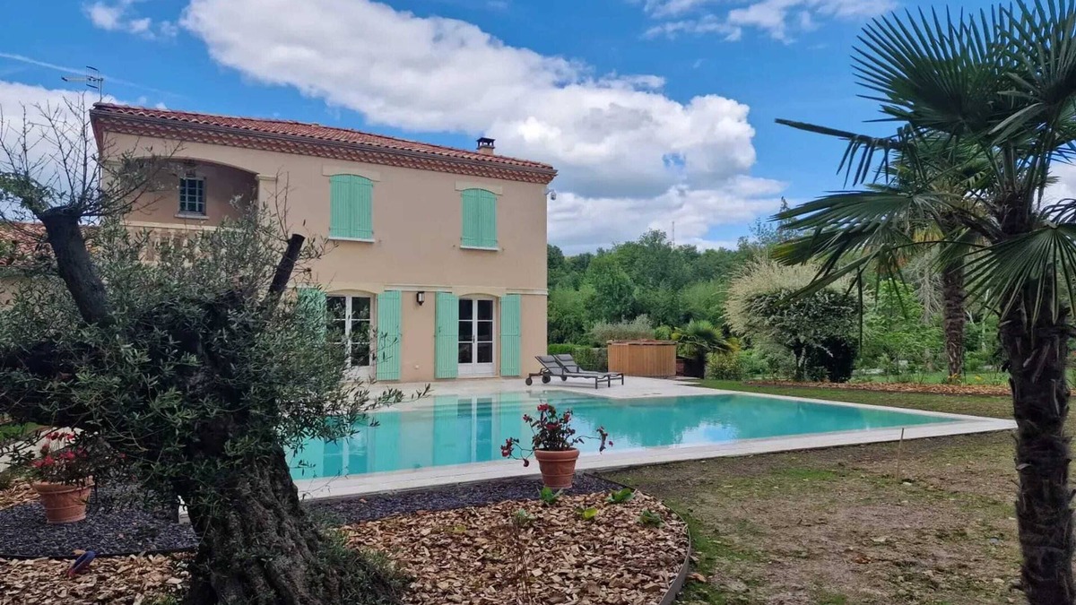 Riberac Villa | Homerez - Charming villa in Ribérac with private pool