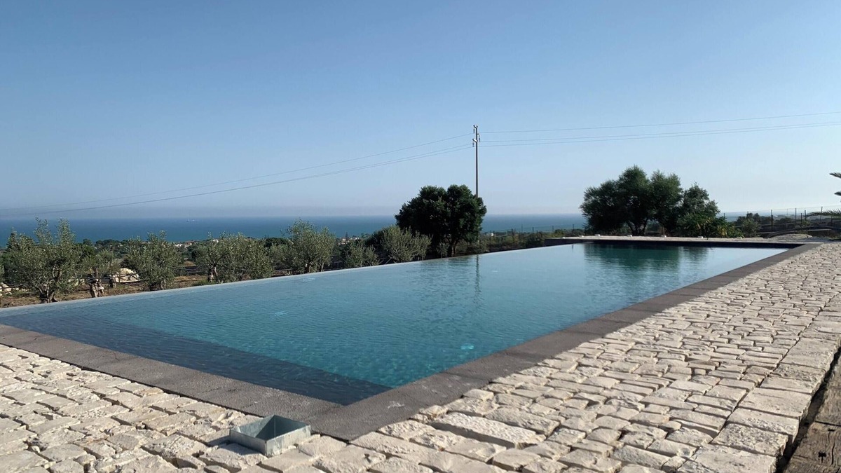 Pozzallo Villa | Homerez - Charming Villa in Pozzallo with Private Pool