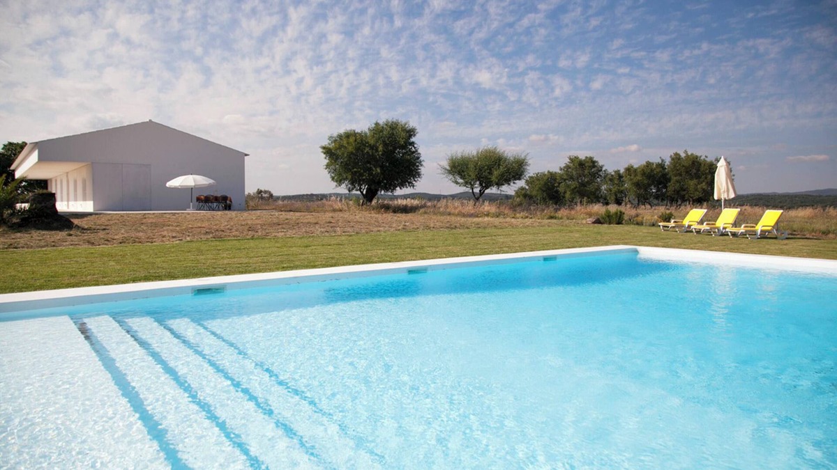 Evora Villa | Homerez - Chic Villa with Private Pool near Évora