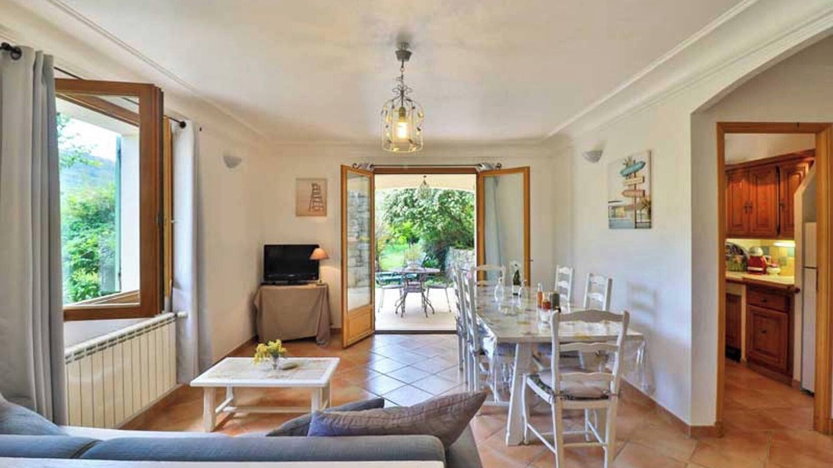 Le Bar-sur-Loup Apartment | Homerez - Comfortable apartment in Le Bar-sur-Loup 60 m² with garden