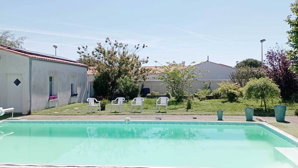 La Jarrie Apartment | Homerez - Comfortable apartment with pool in La Jarrie
