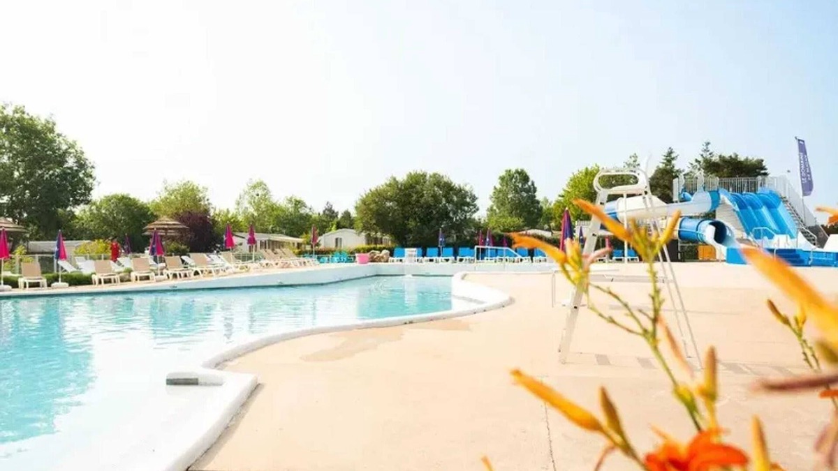 Coulanges House | Homerez - Comfortable Bungalow in Onzain with Shared Pool