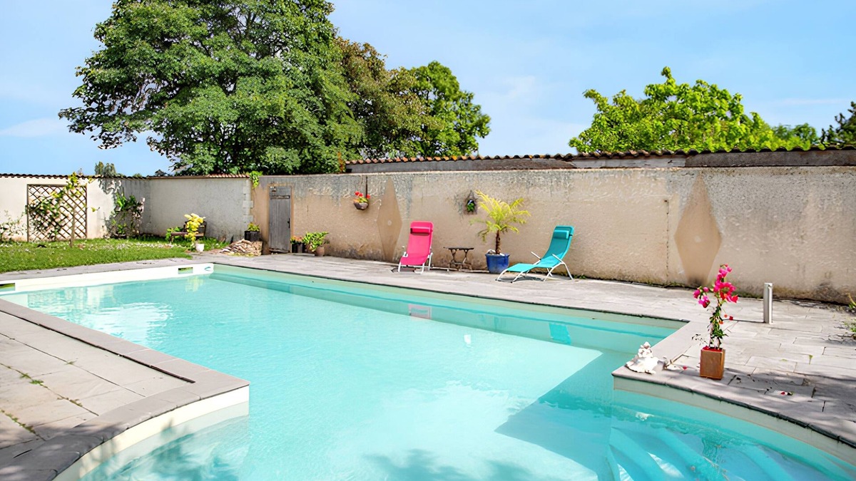 Duravel House | Homerez - Comfortable house in Duravel with shared pool