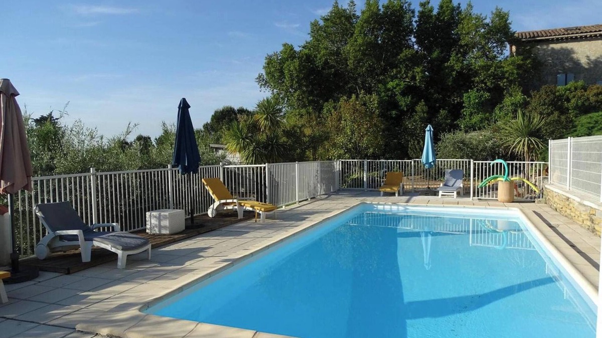 Cardet House | Homerez - Cosy House in Cardet with Pool and Garden