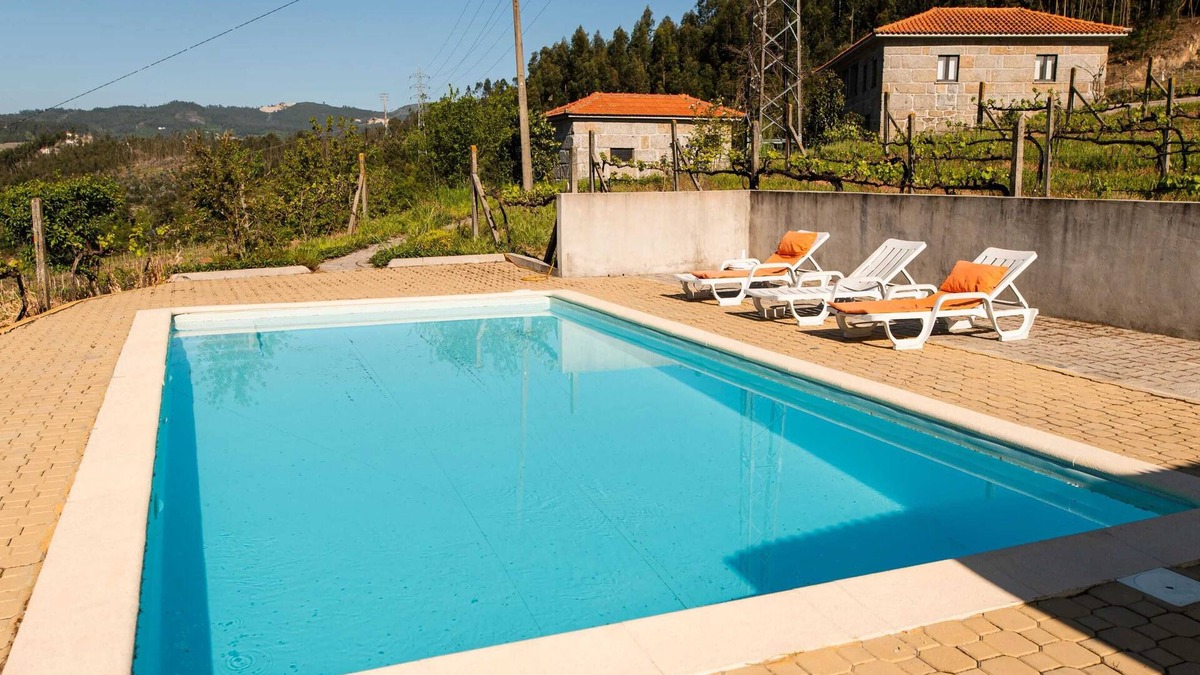 Castelo de Paiva Villa | Homerez - Cosy villa in Aveiro with shared pool and views