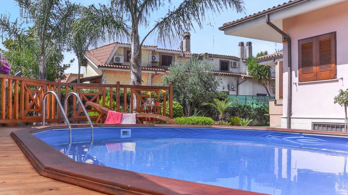 Ladispoli Villa | Homerez - Cosy Villa in Ladispoli with Private Pool