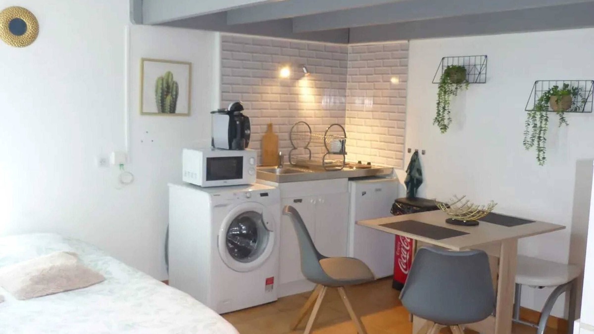 Amiens Apartment | Homerez - Cozy apartment in Amiens with garden
