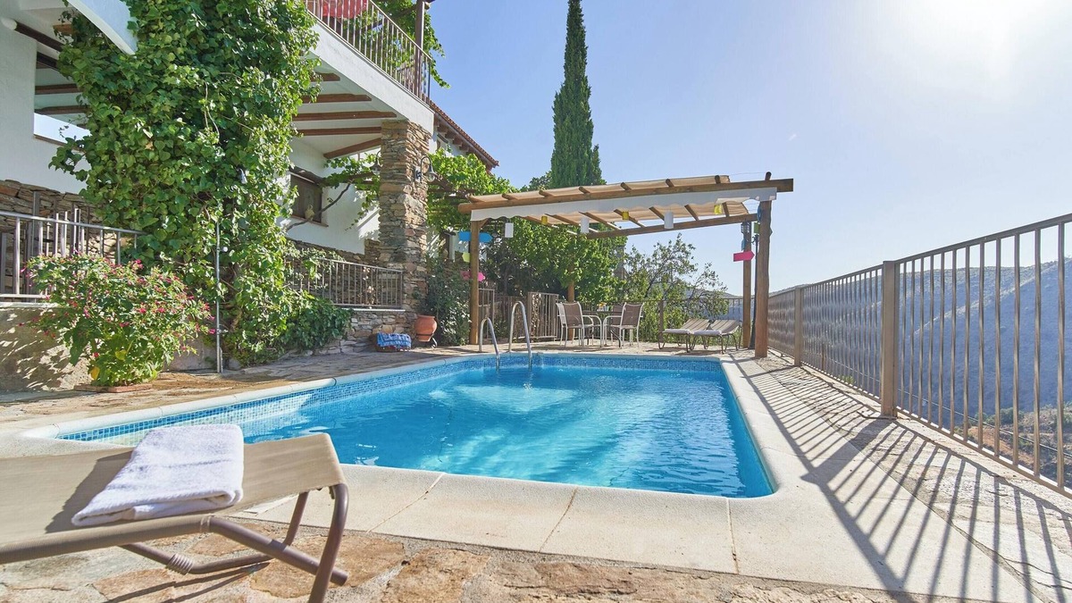 Laroya House | Homerez - Cozy Chalet with Pool in Laroya