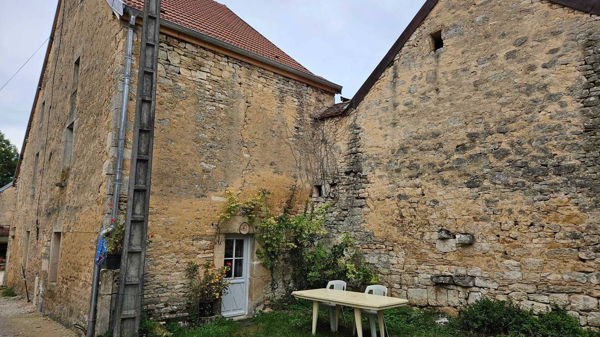 Moitron House | Homerez - Cozy House in Moitron 40 m²