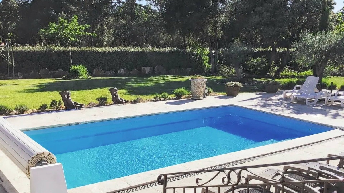 Regusse Villa | Homerez - Elegant Villa in Régusse with Private Pool