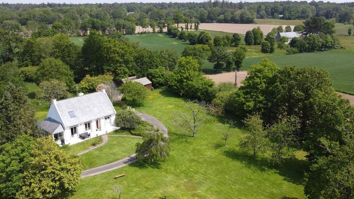 Paimpont House | Homerez - Family home in Paimpont - Private garden