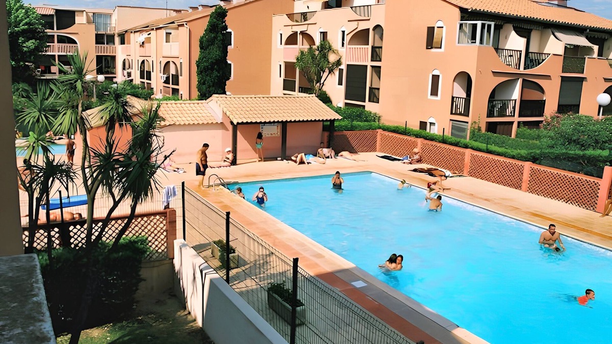 Les Arenes Apartment | Homerez - Flat Canet-en-Roussillon.