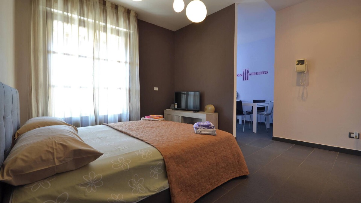 Vercelli Apartment | Homerez - Flat in Vercelli with balcony.