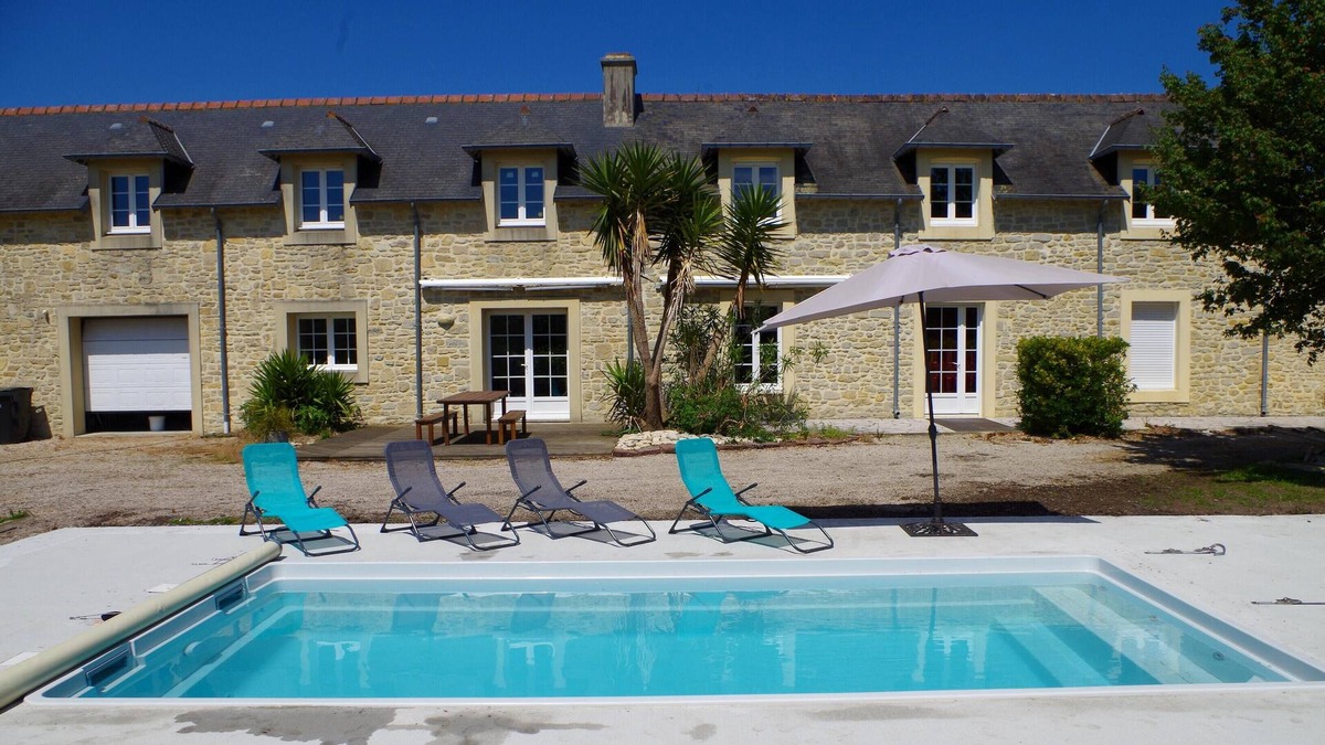 Cricqueville-en-Bessin Villa | Homerez - Amazing villa 3 km away from the beach for 8 ppl. with swimming-pool