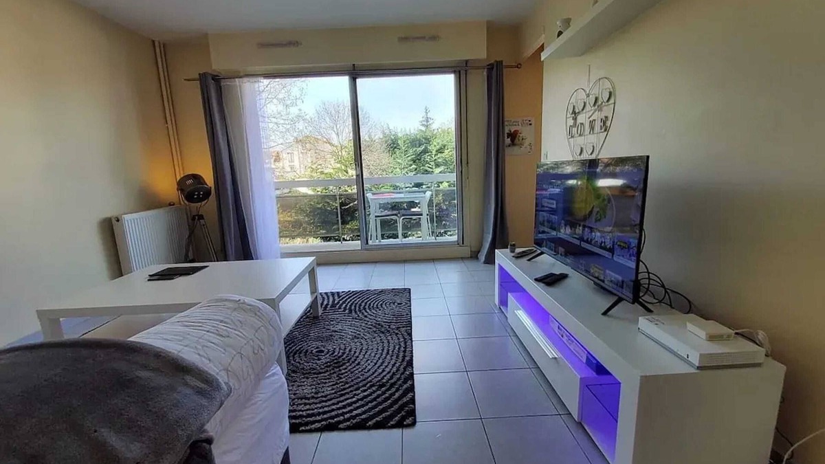 Les Pavillons-sous-Bois Apartment | Homerez - Apt. Pavillons-sous-Bois
