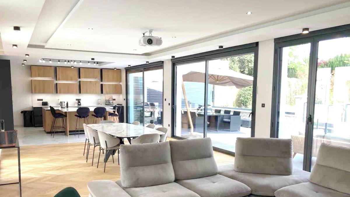 Saint-Brice-sous-Foret Villa | Homerez - Big villa for 12 ppl. with swimming-pool at Saint-Brice-sous-Forêt
