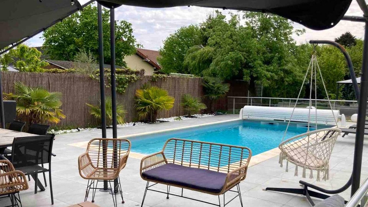 Saint-Brice-sous-Foret Villa | Homerez - Big villa for 12 ppl. with swimming-pool at Saint-Brice-sous-Forêt