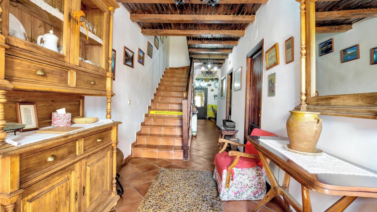 Puebla de Don Rodrigo House | Homerez - House in Puebla de Don Rodrigo