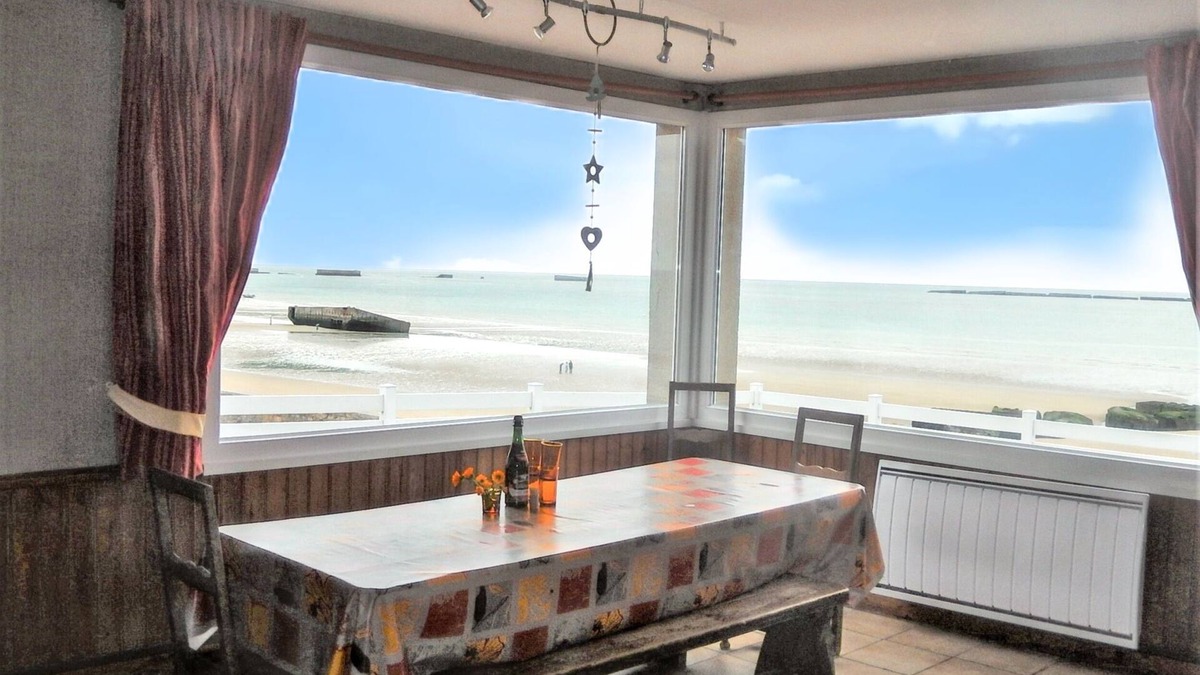 Arromanches-les-Bains House | Homerez - House in Arromanches-les-Bains