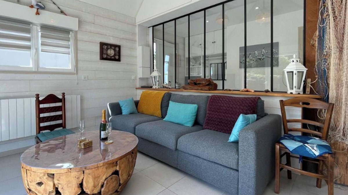 Saint-Laurent-sur-Mer House | Homerez - House Saint-Laurent-sur-Mer