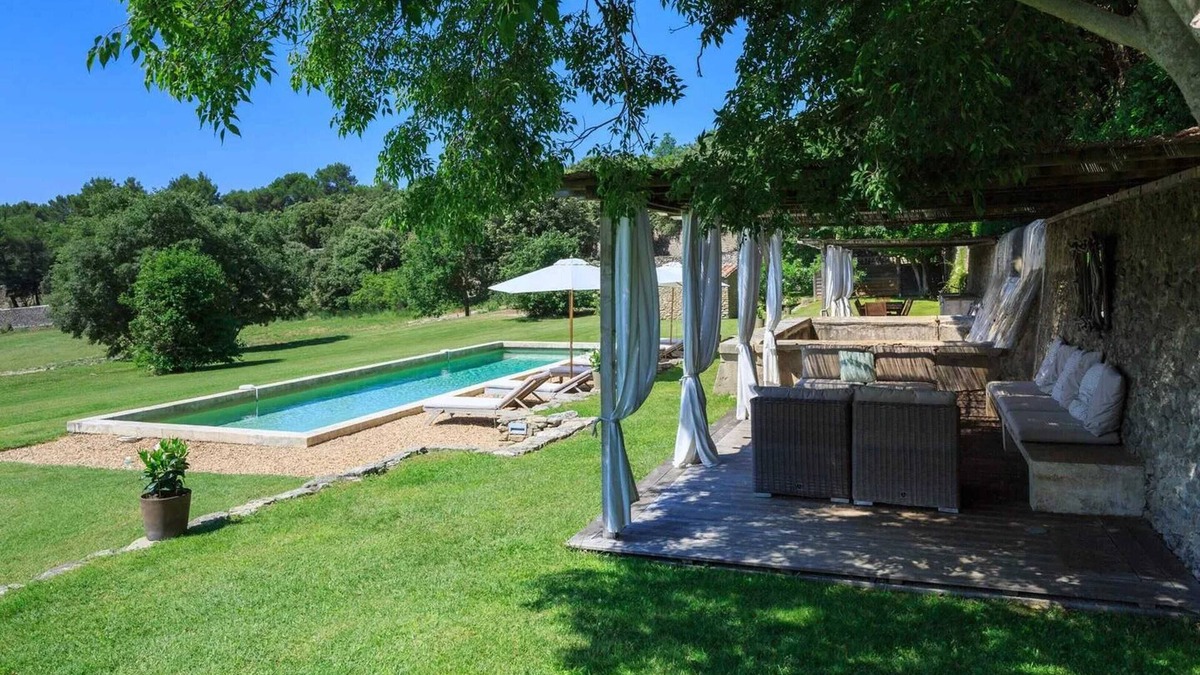 Saumane-de-Vaucluse House | Homerez - House in L'Isle-sur-la-Sorgue