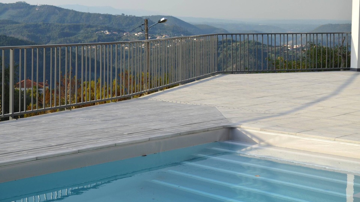 Santo Andre de Poiares House | Homerez - House for 6 ppl. with shared pool and terrace at Vila Nova de Poiares