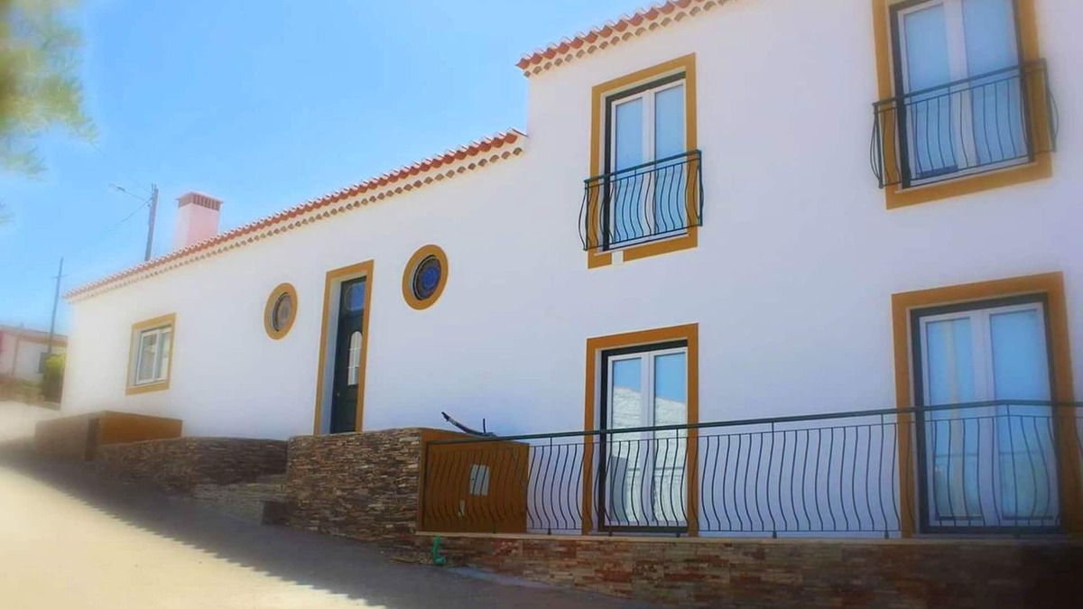 Mertola House | Homerez - House for 14 ppl. with swimming-pool and garden at Corte de Pao E Agua