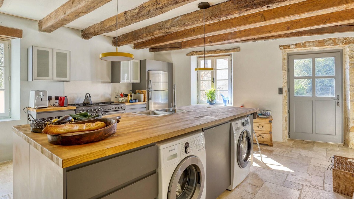 Montignac-Charente House | Homerez - House for 6 ppl. with swimming-pool and garden at Montignac-Charente