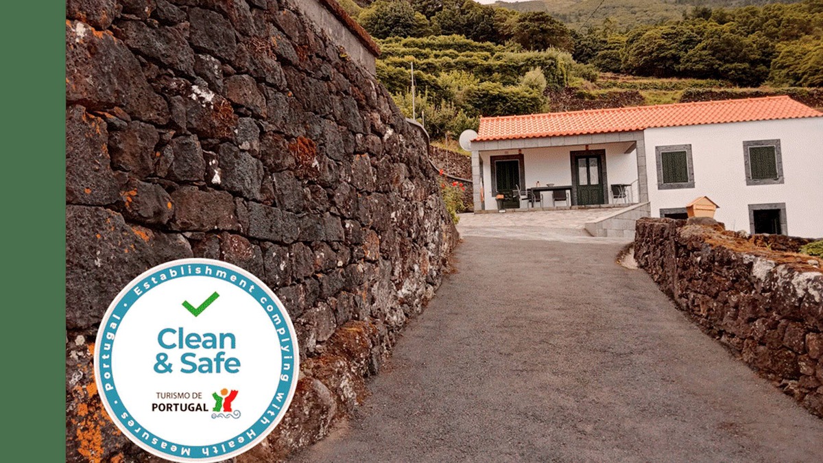 Santo Amaro House | Homerez - House 2 km away from the beach for 5 ppl. with sea view at Santo Amaro