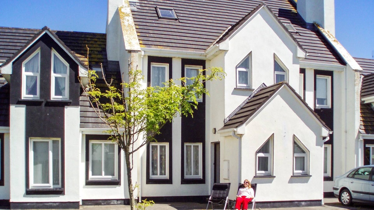 Enniscrone House | Homerez - House 400 m away from the beach for 8 ppl. with garden at Enniscrone
