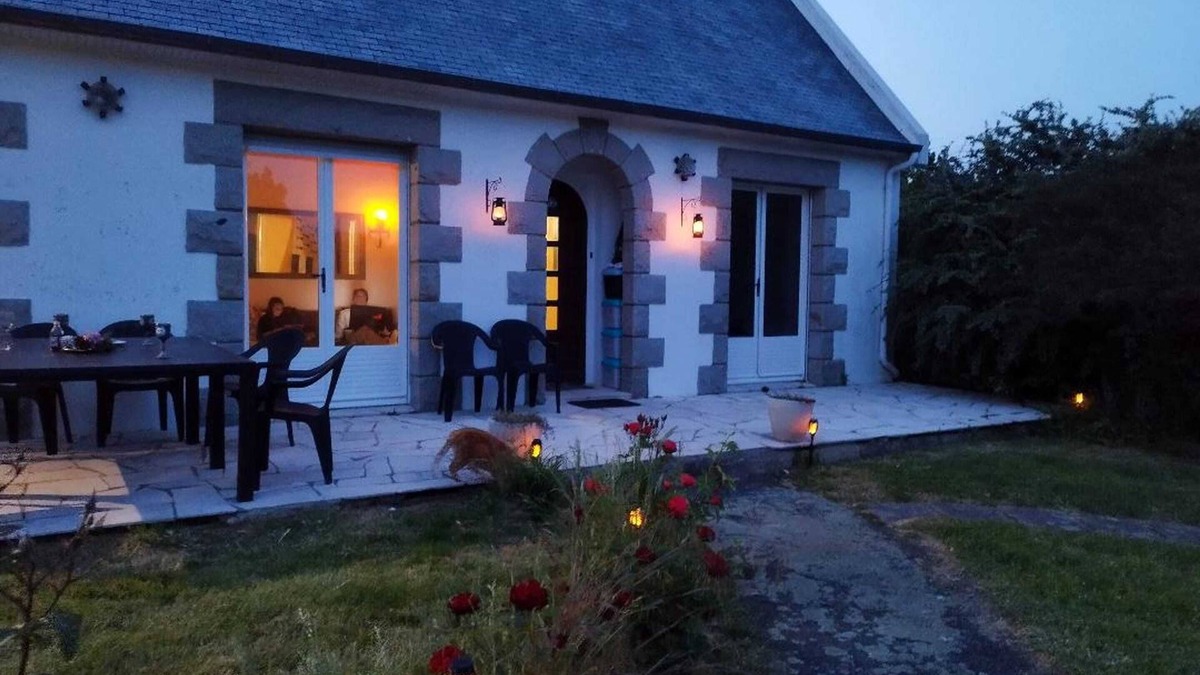 Paimpont House | Homerez - House for 8 ppl. with swimming-pool, garden and terrace at Paimpont