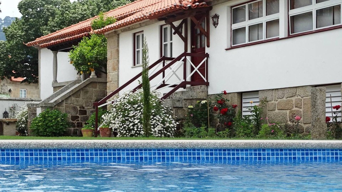 Fatauncos House | Homerez - House for 8 ppl. with shared pool, garden and terrace at Vouzela