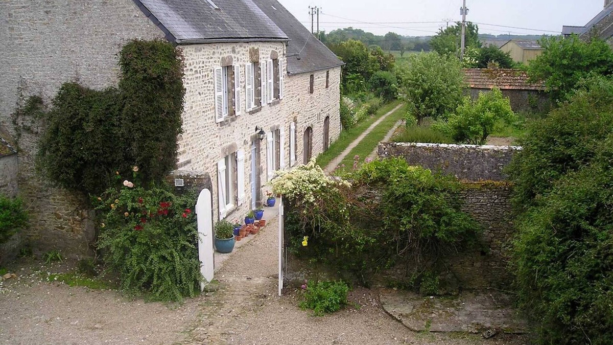 Fontenay-sur-Mer House | Homerez - House in Fontenay-sur-Mer