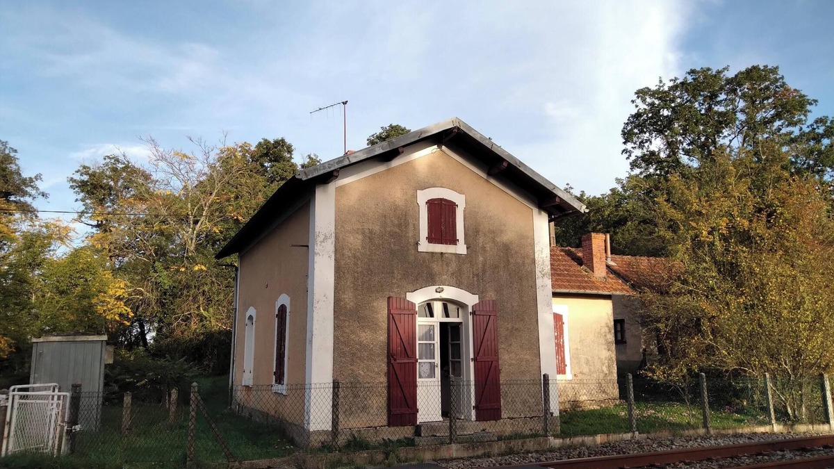 Lathus-Saint-Remy House | Homerez - House in Lathus-Saint-Rémy