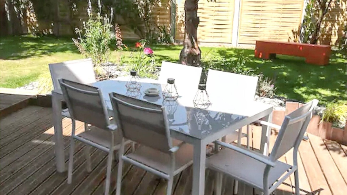 Le Vivier-sur-Mer House | Homerez - House in Le Vivier-sur-Mer