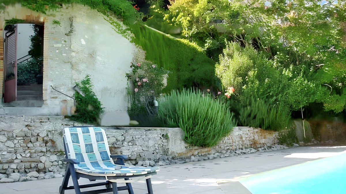 Buisson House | Homerez - House in Buisson with pool