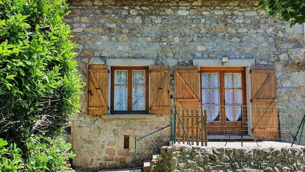 Saint-Antheme House | Homerez - House in Saint-Anthème