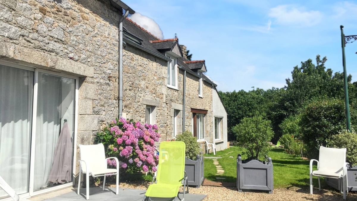 Huelgoat House | Homerez - House in Huelgoat, garden