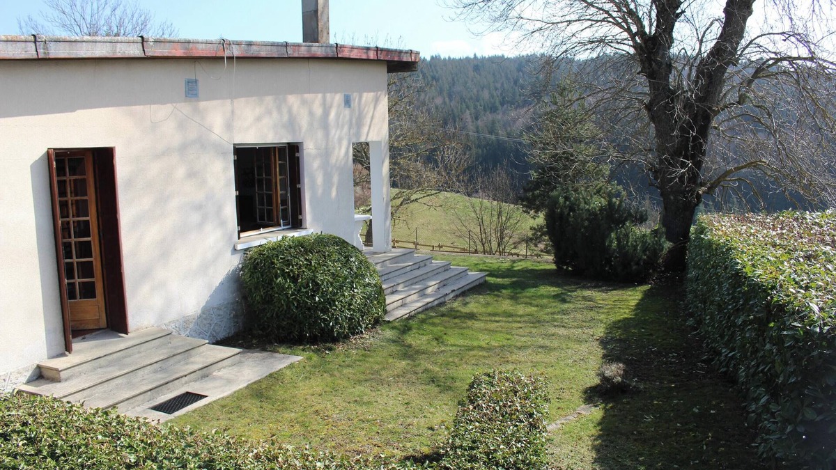 Langogne House | Homerez - House in Langogne, mountain view